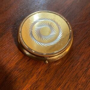 Vintage Estate pill compact